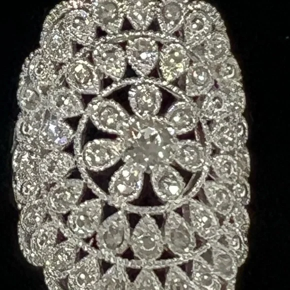 Swarovski Element Intricate Crystal Silver Ring - Picture 3 of 10